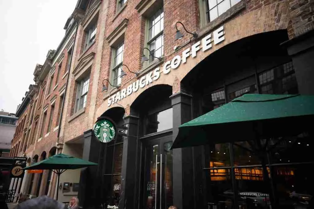 23 Interesting Facts About Starbucks You Never Knew 2 Starbucks Coffee building during daytime