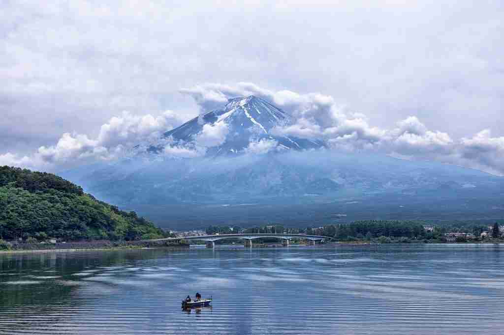23 Interesting Facts About Mount Fuji That You Don't Want to Miss 2 japan, mountain, lake