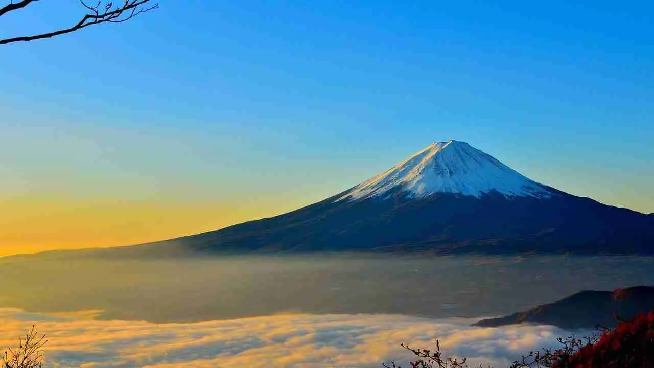 Interesting facts about Mount Fuji: this mountain, volcano, and peak is an iconic symbol of Japan.
