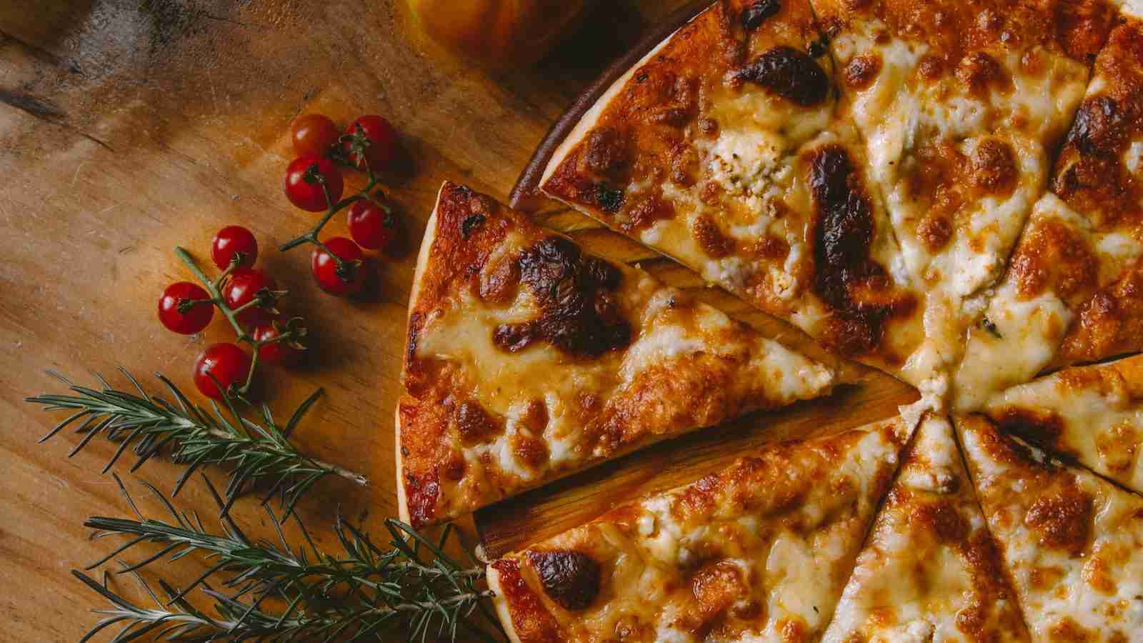 25 Fun Facts About Pizza Hut (From Red Roof to the Crown Crust) 3 pizza with berries in pizza hut.