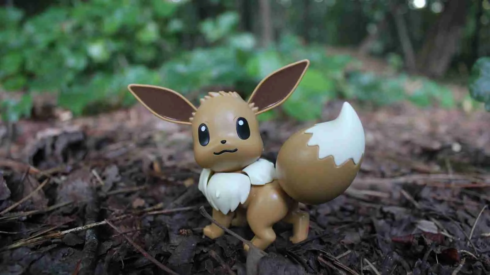 Eevee Pokemon smiling at a picture showcasing funny Pokémon facts.