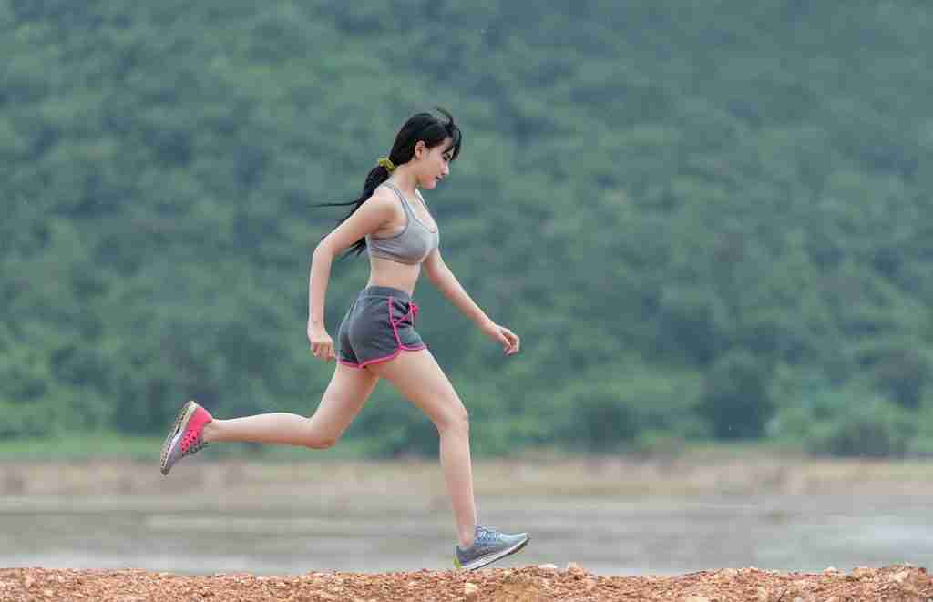 24 Fun Facts About Running That You Probably Didn't Know 3 woman, running, run
