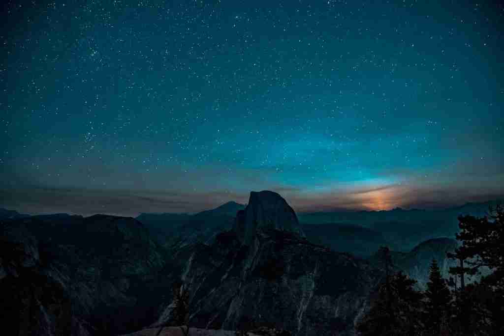 22 Fun Facts About Yosemite National Park That You Didn't Know 3 snow-covered mountain during a twilight sky