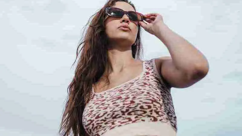 25 Interesting Facts About Y2K Fashion (Unveiled) 4 Women with a Y2K fashion sense.