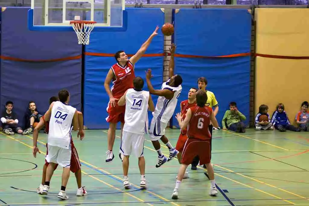 Players palying basketball
