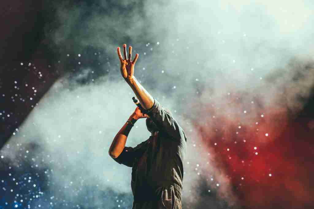 27 Fun Facts About Music: Discovering Musical Wonders 3 man in gray singing