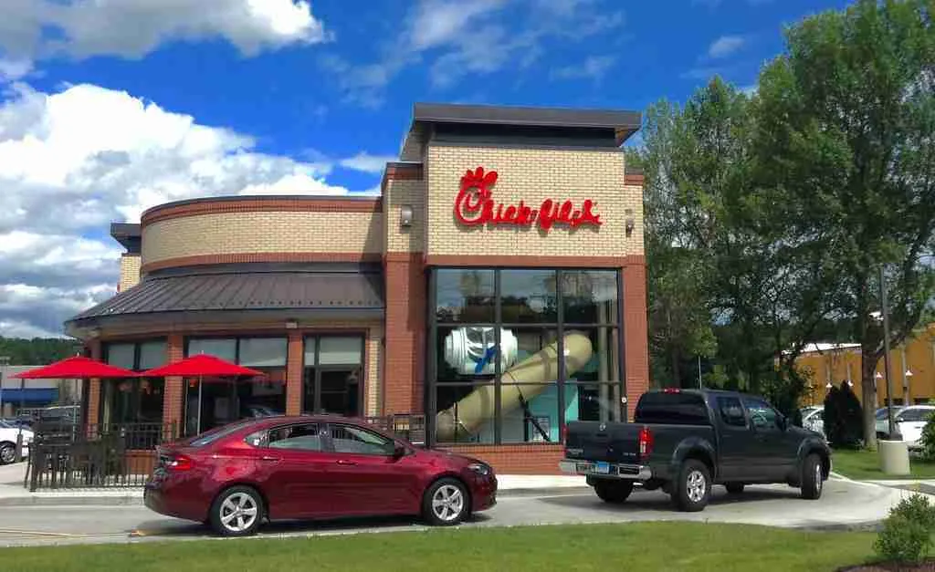 26 Fun Facts About Chick-fil-A: Unveiling Their Secret Menu 7 chick fil a drive thru