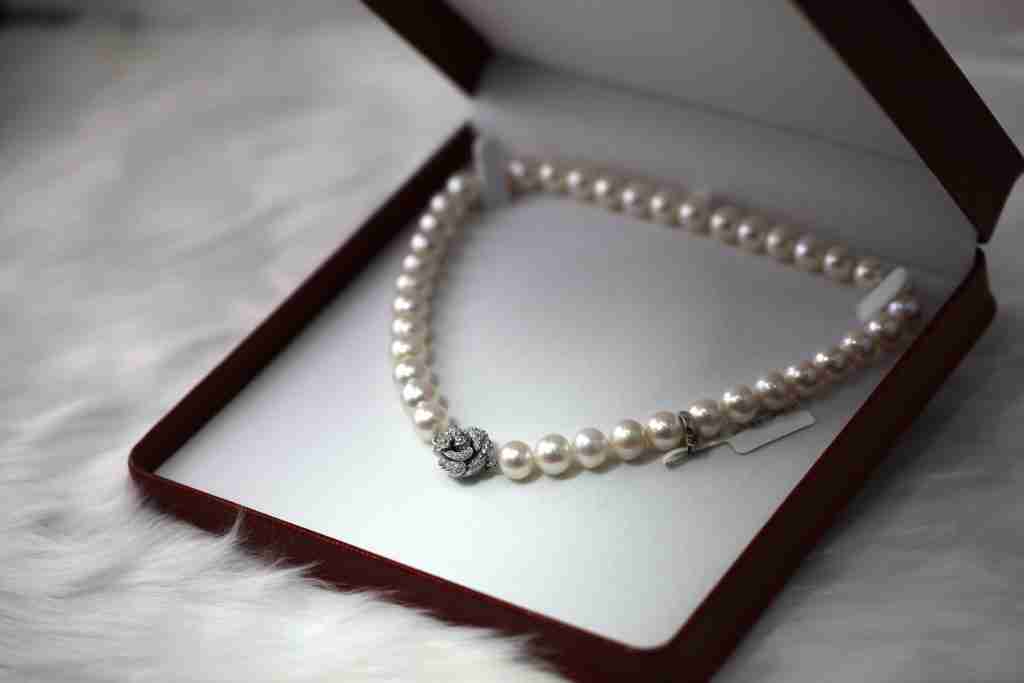 22 Fun Facts About Gemini You Need to Know 2 white pearl necklace with box