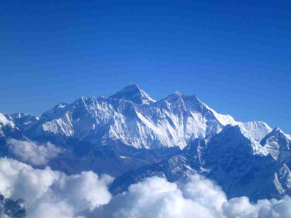 27 Interesting Facts About China You Never Knew 5 Lhotse mountain covered in snow.