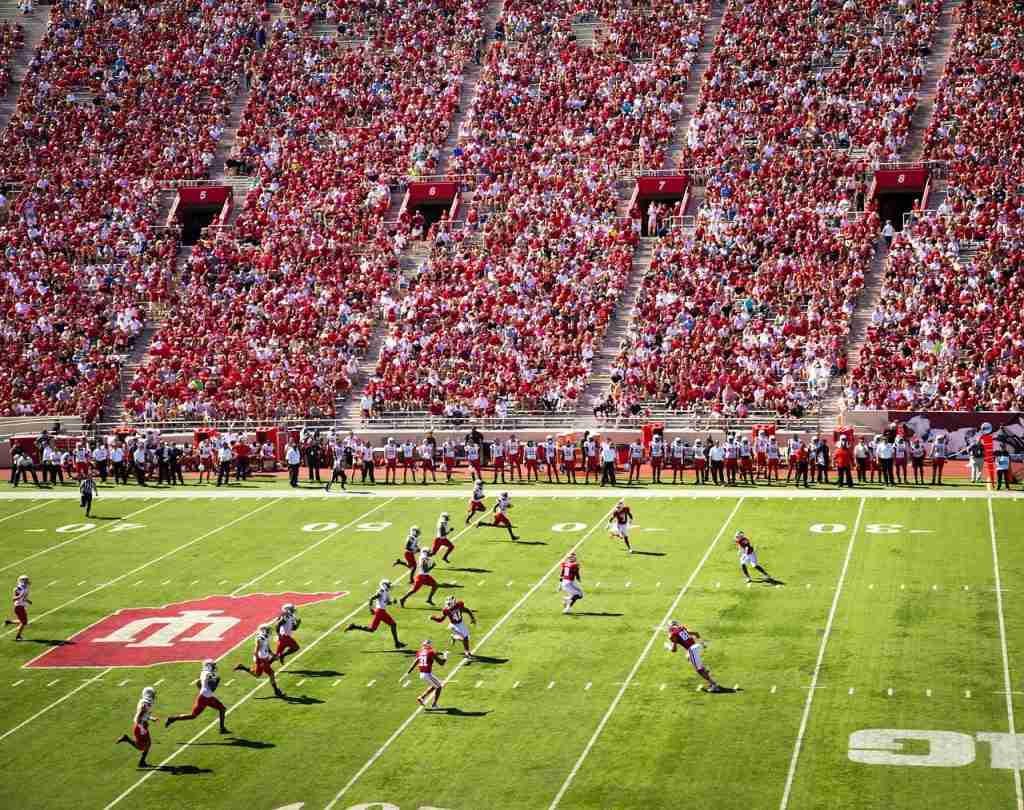 25 Fun Facts About Super Bowl You Might Not Know (2025) 3 football, college, field