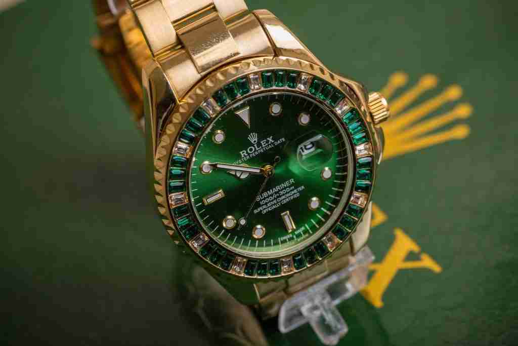 25 Facts About Rolex You Need to Know 4 Rolex Submariner in close-up Photography