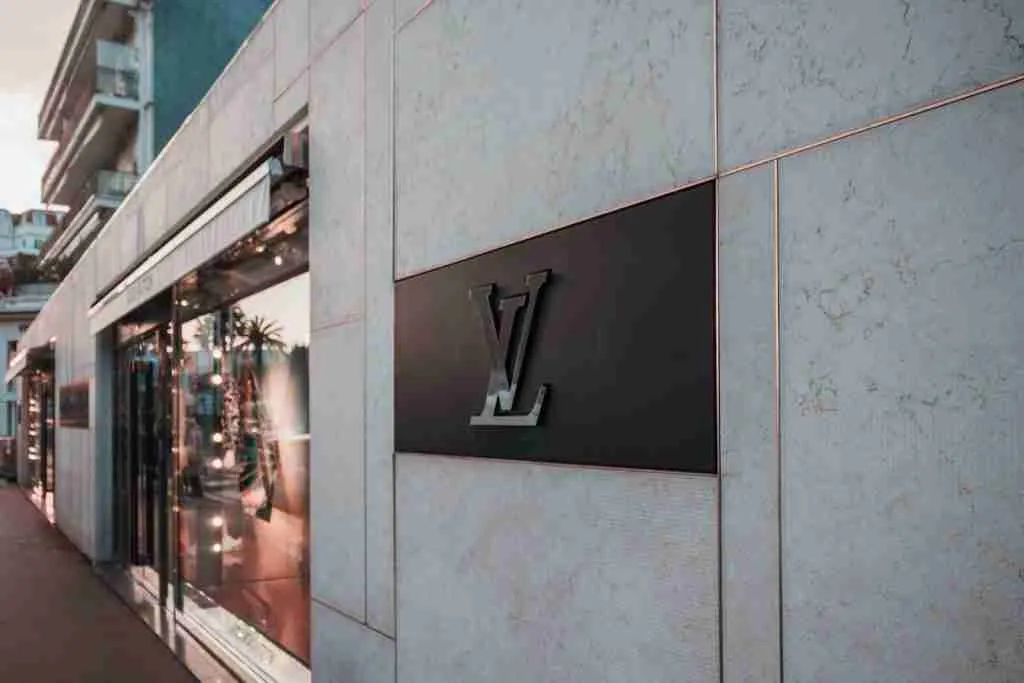 22 Fun Facts About Louis Vuitton That Will Intrigue You 6 Louis Vuitton signage