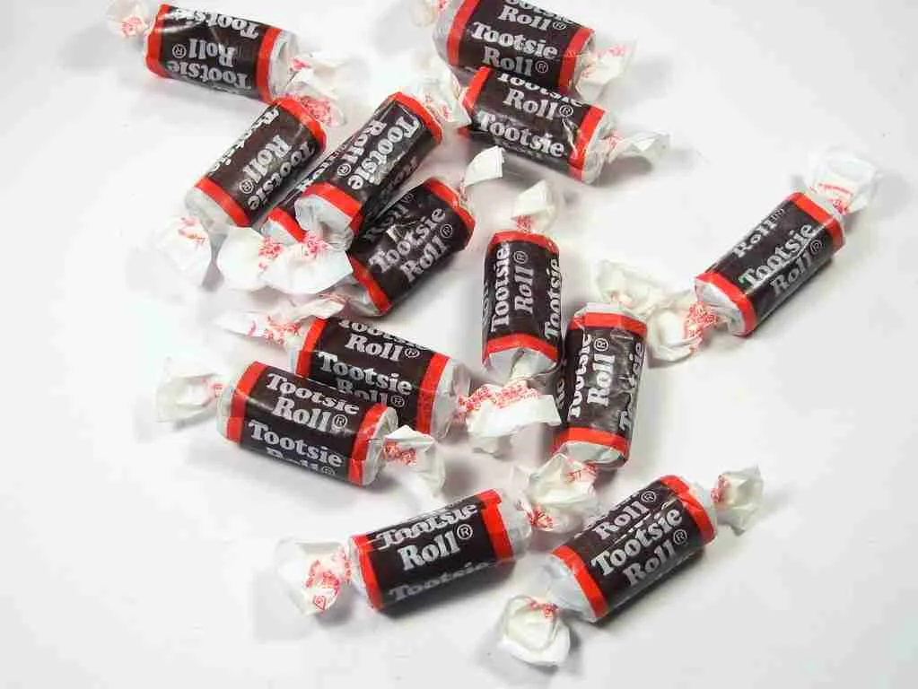 26 Fun Facts About Halloween | Behind the Mask 4 Tootsie Rolls