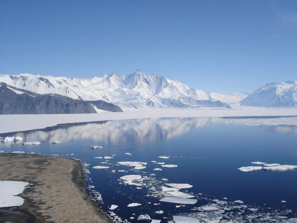 24 Fun Facts About World | Ignite Your Curiosity 1 Antarctica