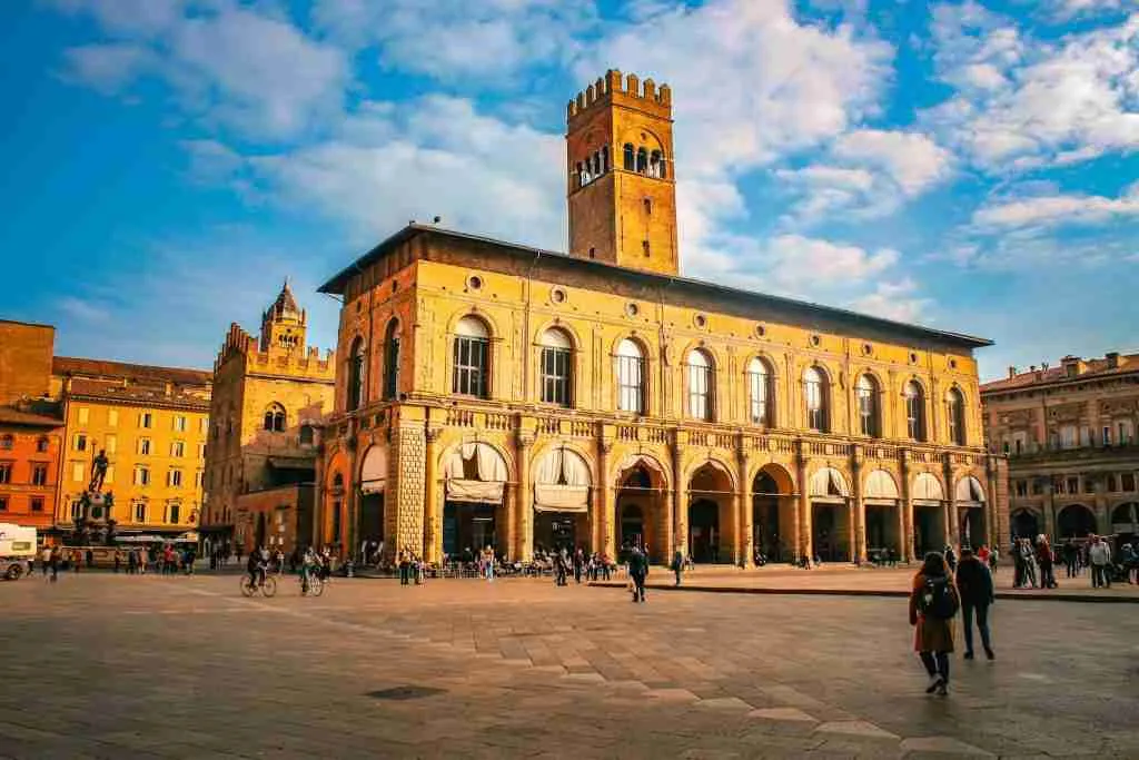 25 Fun Facts About Europe | Ultimate Cultural Experience 6 University of Bologna