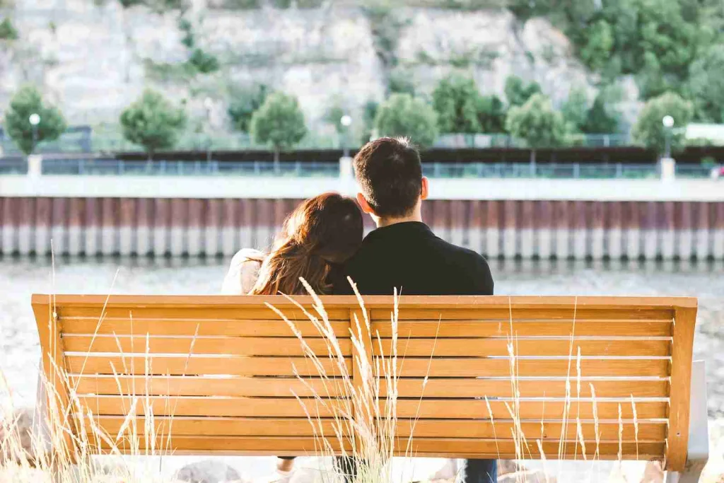 24 Fun Facts About Dating That Will Help You Get A Girl 1 couple sitting on wooden bench