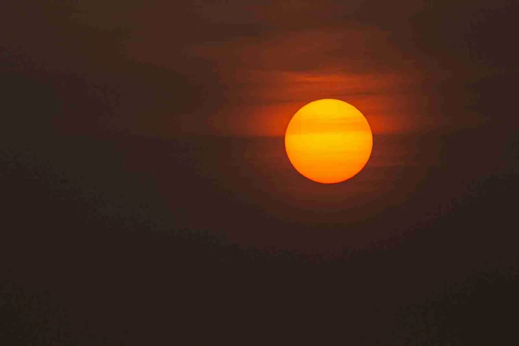 23 Fun Facts About Planets | Solar Mysteries 4 low-light photo of sun
