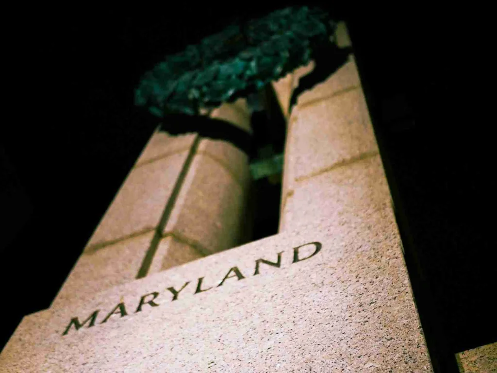 23 Fun Facts About Maryland | Heart of American History 1 green textile on brown wooden table